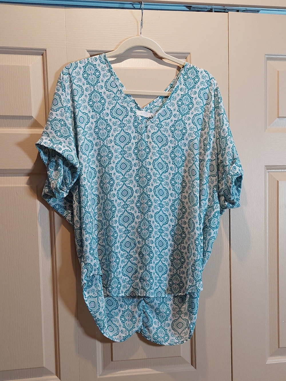 Lush Teal & White Geometric V-Neck Tunic